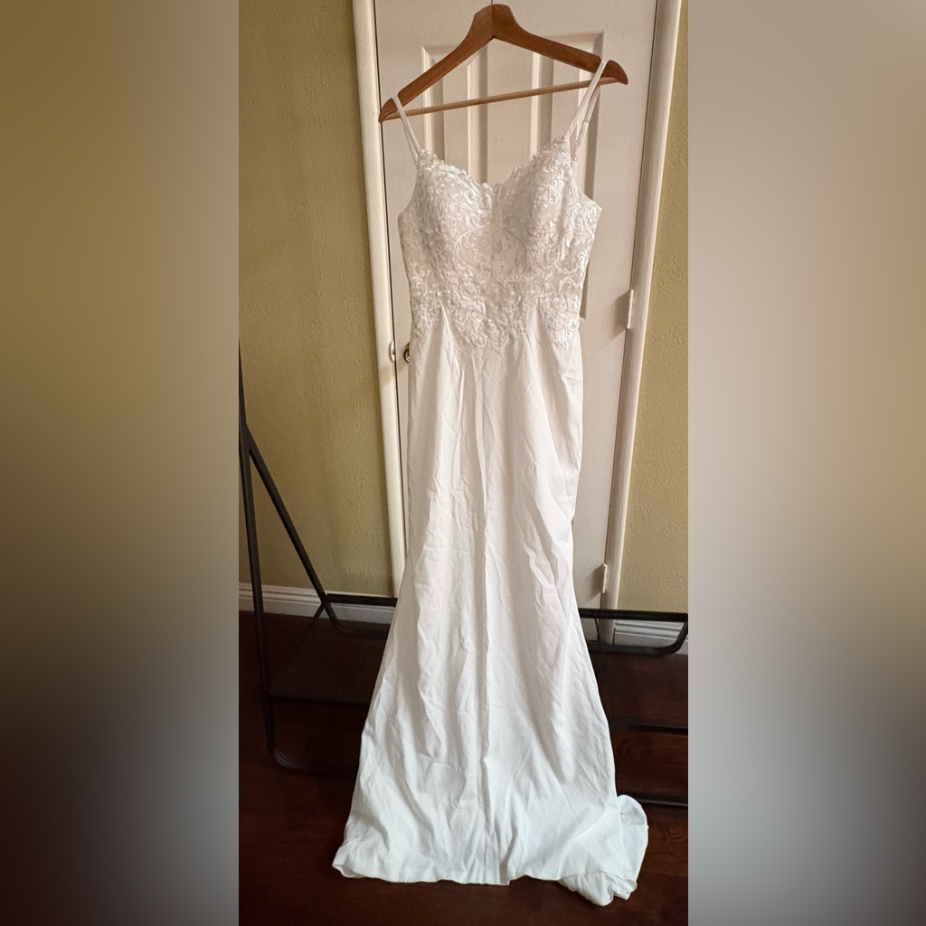 Elegant White Lace Women’s Dress